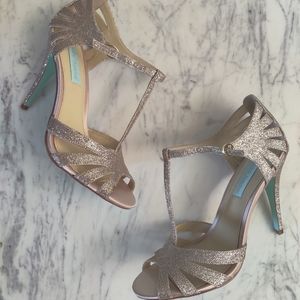 Blue by Betsy Johnson Champagne Heels Size 8.5